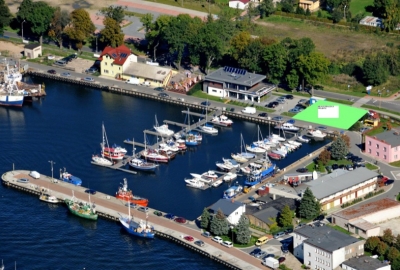 Powstają dodatkowe miejsca rekreacji dla żeglarzy w darłowskim porcie